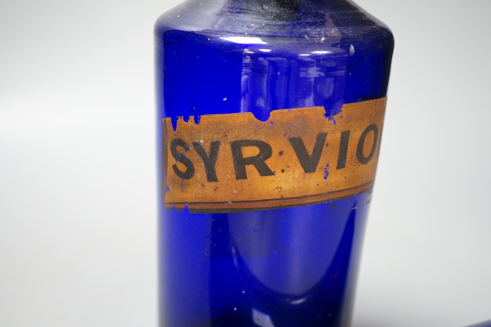 A Victorian cobalt blue glass apothecary jar and a rolling pin (2)